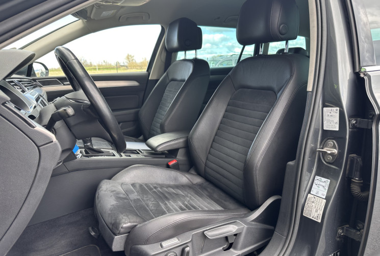 Volkswagen Passat SW 2.0 TDI 4Motion DSG7 240 cv R-LINE / Attelage