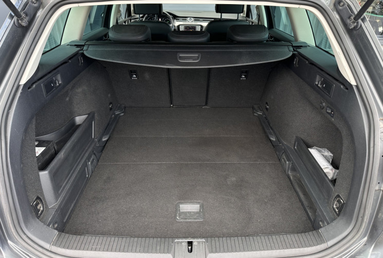 Volkswagen Passat SW 2.0 TDI 4Motion DSG7 240 cv R-LINE / Attelage