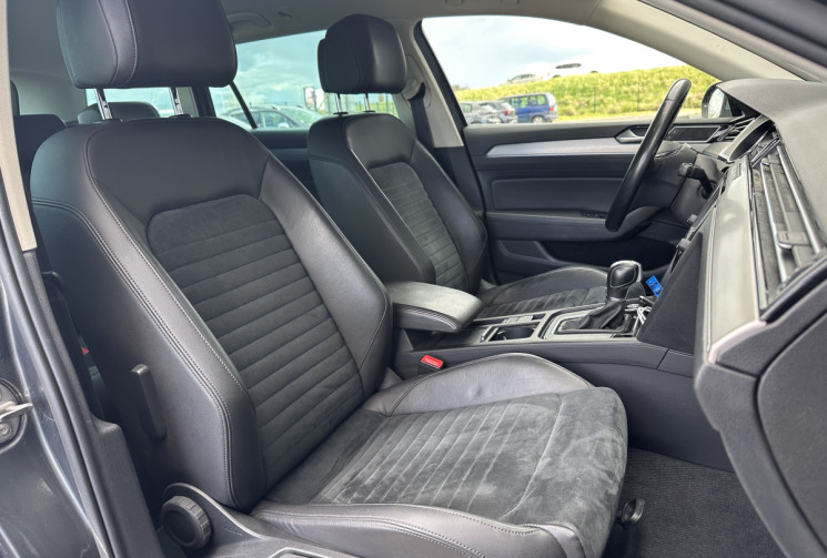 Volkswagen Passat SW 2.0 TDI 4Motion DSG7 240 cv R-LINE / Attelage