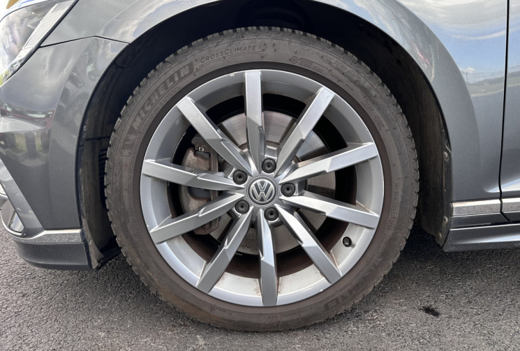 Volkswagen Passat SW 2.0 TDI 4Motion DSG7 240 cv R-LINE / Attelage