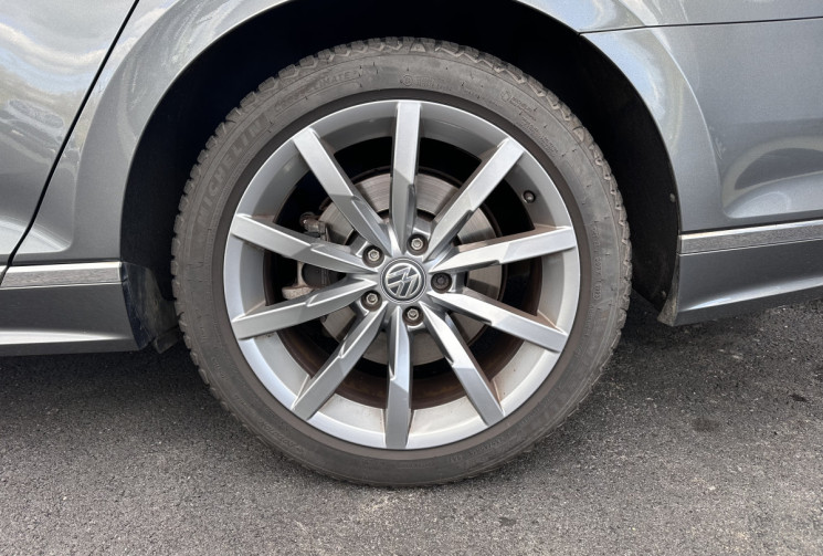 Volkswagen Passat SW 2.0 TDI 4Motion DSG7 240 cv R-LINE / Attelage
