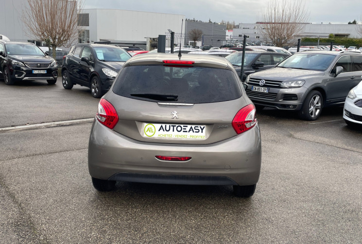 Peugeot 208 82 CH / STYLE 