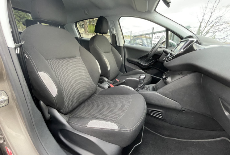 Peugeot 208 82 CH / STYLE 