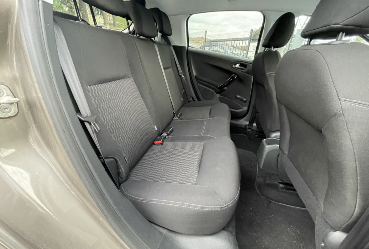 Peugeot 208 82 CH / STYLE 