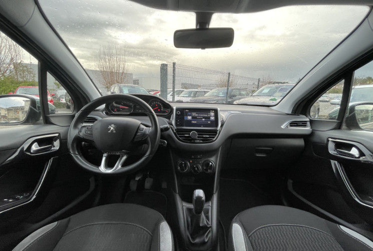 Peugeot 208 82 CH / STYLE 
