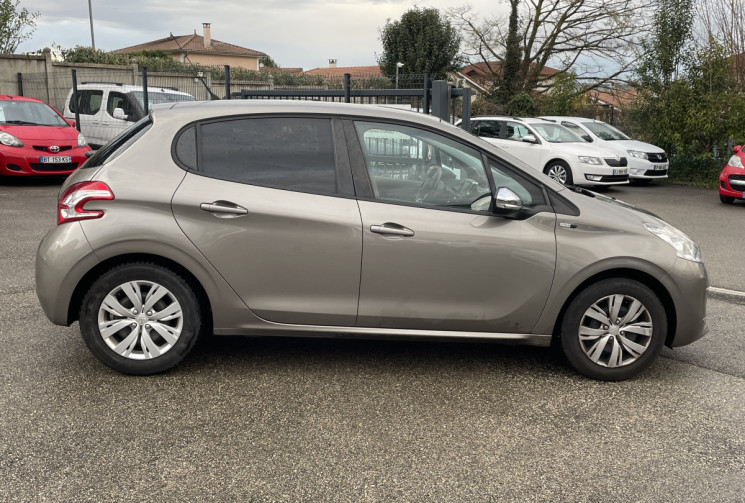 Peugeot 208 82 CH / STYLE 