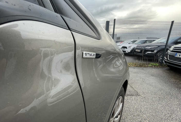 Peugeot 208 82 CH / STYLE 