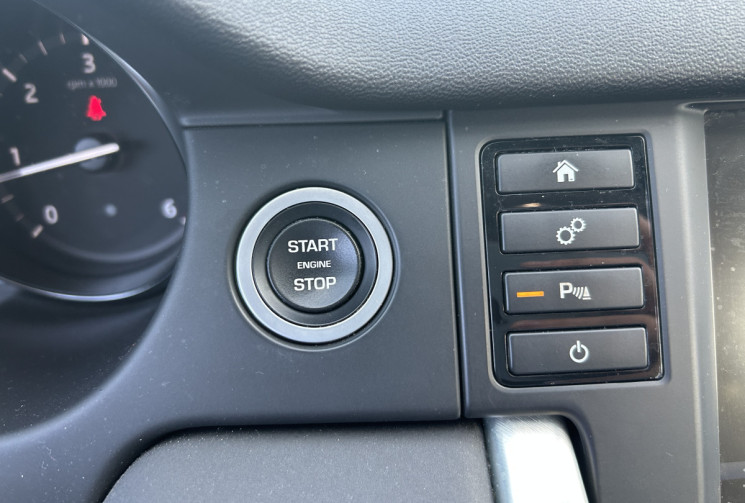 Land-Rover DISCOVERY SPORT 2.0 ED4 150 Ch PURE * ENTRETIEN LAND ROVER * GPS * SIEGES CHAUFFANTS