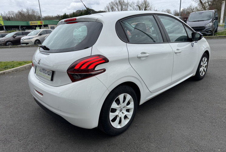 Peugeot 208 1.2 PureTech 68ch Like / DISTRIBUTION OK / CLIMATISATION / GTIE 6 MOIS