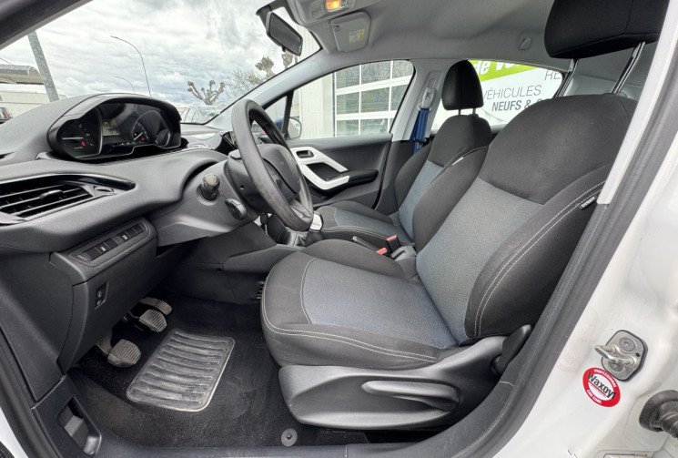 Peugeot 208 1.2 PureTech 68ch Like / DISTRIBUTION OK / CLIMATISATION / GTIE 6 MOIS