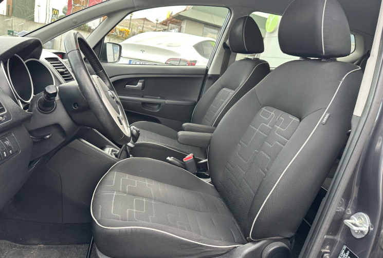 Kia VENGA 1.6 CRDi  115 CH 1ERE MAIN