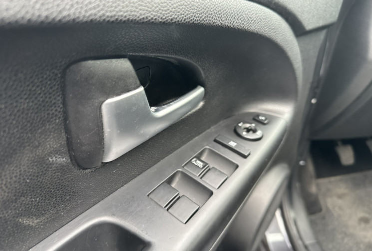 Kia VENGA 1.6 CRDi  115 CH 1ERE MAIN