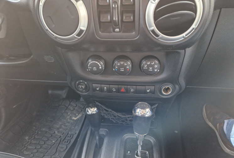 Jeep WRANGLER UNLIMITED JK SAHARA 5 portes 2.8 crdi 200cv 