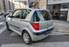 Peugeot 1007 1.4 i 75 ch 62200 kms 1ere main