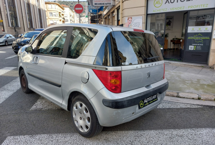 Peugeot 1007 1.4 i 75 ch 62200 kms 1ere main