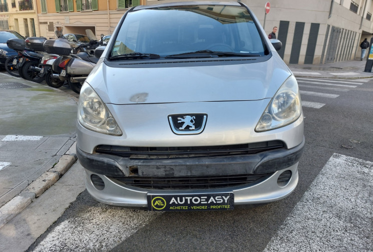 Peugeot 1007 1.4 i 75 ch 62200 kms 1ere main