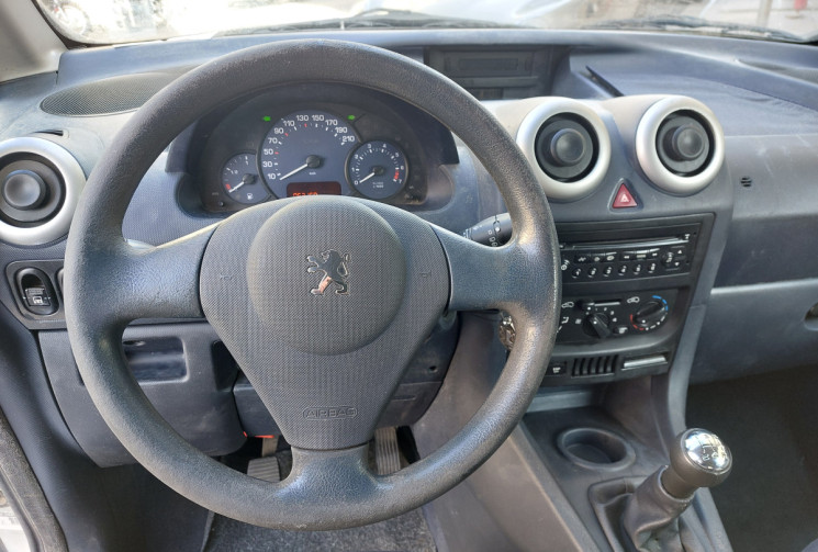 Peugeot 1007 1.4 i 75 ch 62200 kms 1ere main