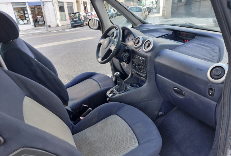 Peugeot 1007 1.4 i 75 ch 62200 kms 1ere main