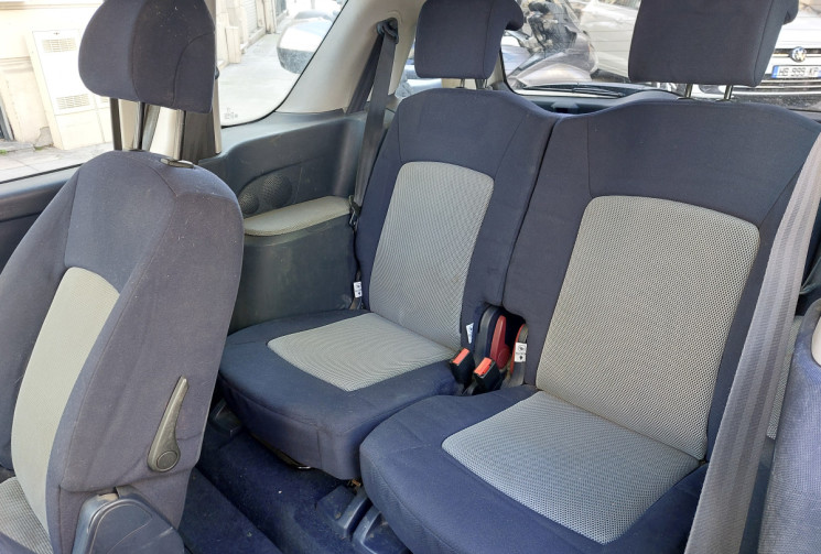 Peugeot 1007 1.4 i 75 ch 62200 kms 1ere main