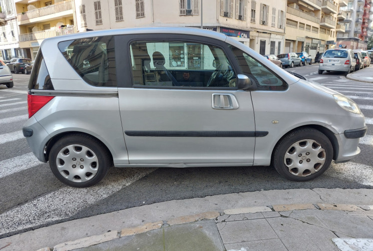 Peugeot 1007 1.4 i 75 ch 62200 kms 1ere main