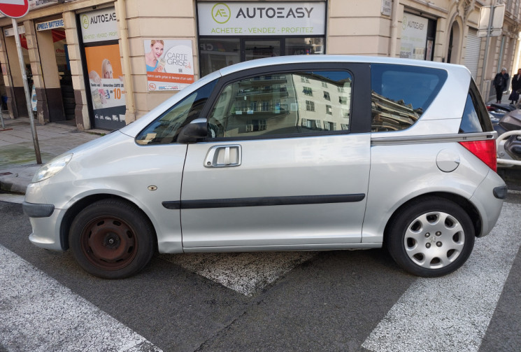 Peugeot 1007 1.4 i 75 ch 62200 kms 1ere main