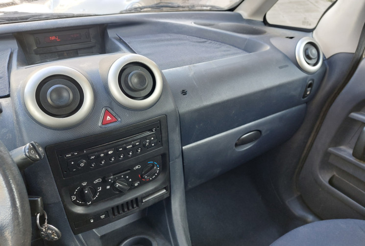 Peugeot 1007 1.4 i 75 ch 62200 kms 1ere main