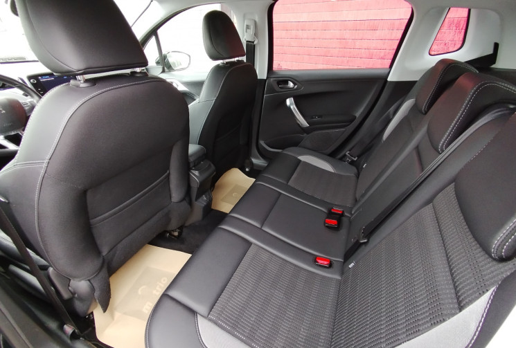 Peugeot 2008 1.5 BlueHDi 120 S&S Allure Business EAT6
