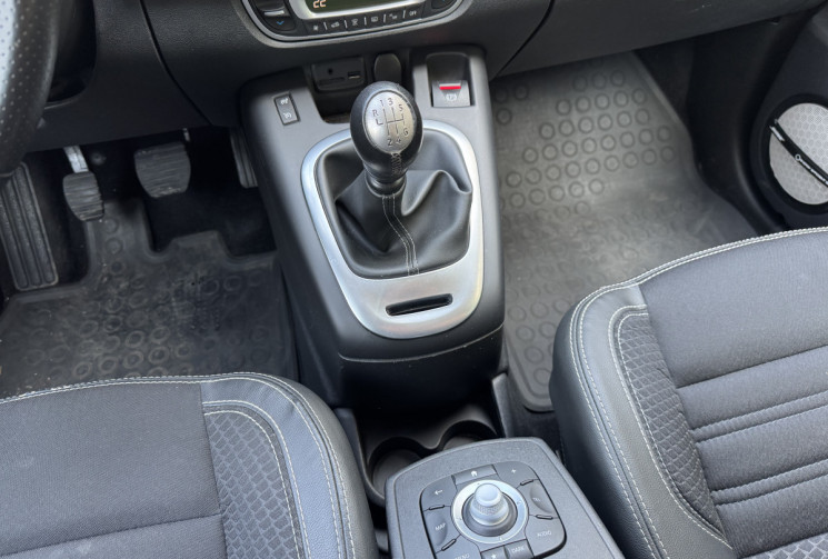 Renault GRAND SCENIC lll ( 3 ) 1.6 DCI 130 BOSE 7 PL * ENTRETIEN A JOUR * CT OK * GARANTIE 6 MOIS