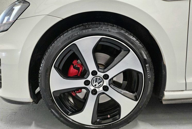 Volkswagen Golf 7 gti 220 cv / TO / dynaudio / camera / keyless / 56500 klm !!!
