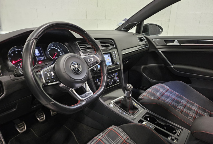 Volkswagen Golf 7 gti 220 cv / TO / dynaudio / camera / keyless / 56500 klm !!!