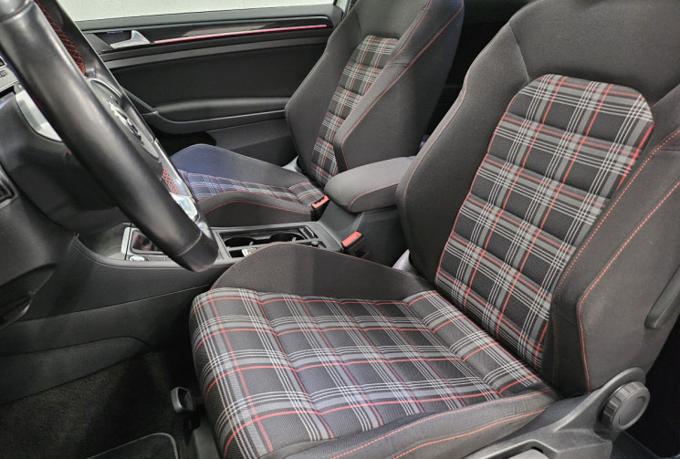 Volkswagen Golf 7 gti 220 cv / TO / dynaudio / camera / keyless / 56500 klm !!!