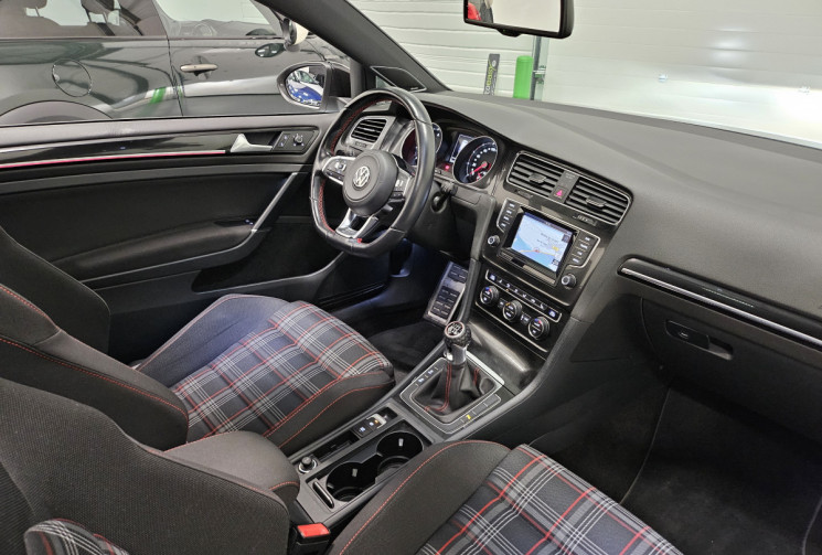 Volkswagen Golf 7 gti 220 cv / TO / dynaudio / camera / keyless / 56500 klm !!!