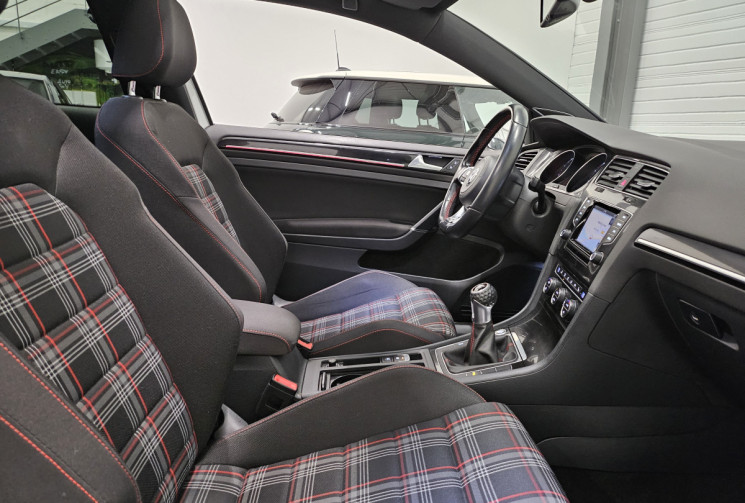 Volkswagen Golf 7 gti 220 cv / TO / dynaudio / camera / keyless / 56500 klm !!!
