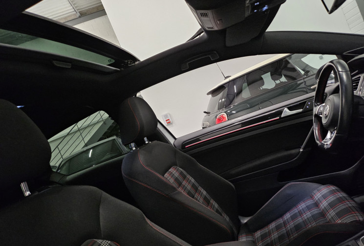 Volkswagen Golf 7 gti 220 cv / TO / dynaudio / camera / keyless / 56500 klm !!!