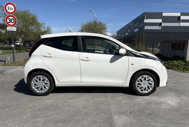 Toyota Aygo 72 cv X-play 1.0 VVT-i * Carplay * Caméra * Chaine de Distribution * Garantie Toyota