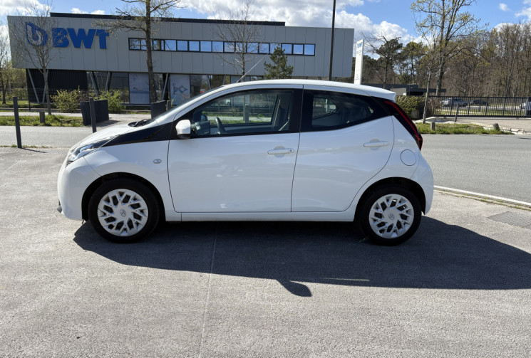 Toyota Aygo 72 cv X-play 1.0 VVT-i * Carplay * Caméra * Chaine de Distribution * Garantie Toyota