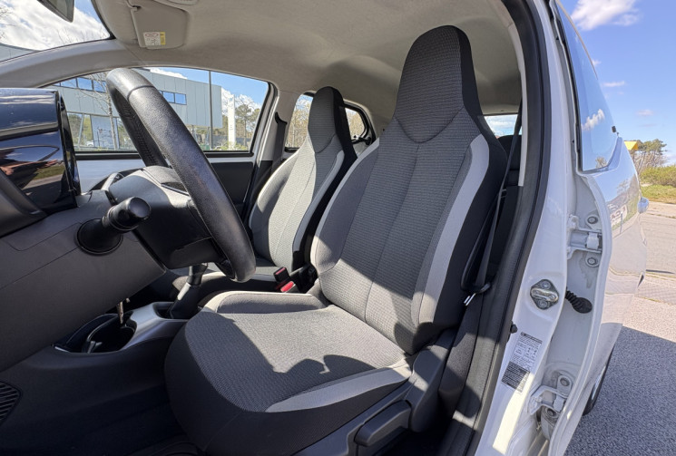 Toyota Aygo 72 cv X-play 1.0 VVT-i * Carplay * Caméra * Chaine de Distribution * Garantie Toyota