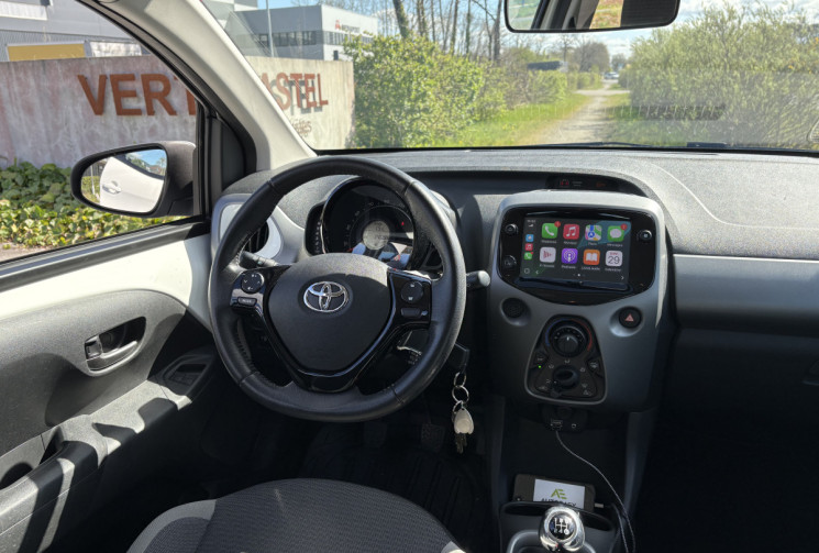 Toyota Aygo 72 cv X-play 1.0 VVT-i * Carplay * Caméra * Chaine de Distribution * Garantie Toyota