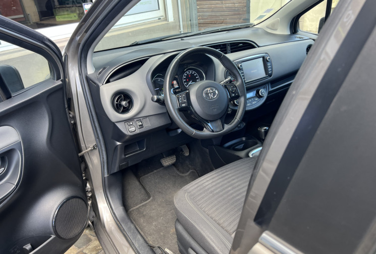 Toyota Yaris  3 Phase 3  1.5 VVTi HSD Hybrid 100h E-CVT 75 cv COLLECTION
