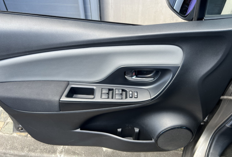Toyota Yaris  3 Phase 3  1.5 VVTi HSD Hybrid 100h E-CVT 75 cv COLLECTION