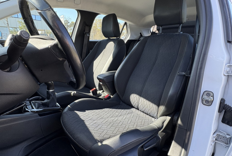 Opel Corsa Elégance 1.2 i 75 cv S&S * Caméra * Carplay * Clim * Distribution faite en 11/2023