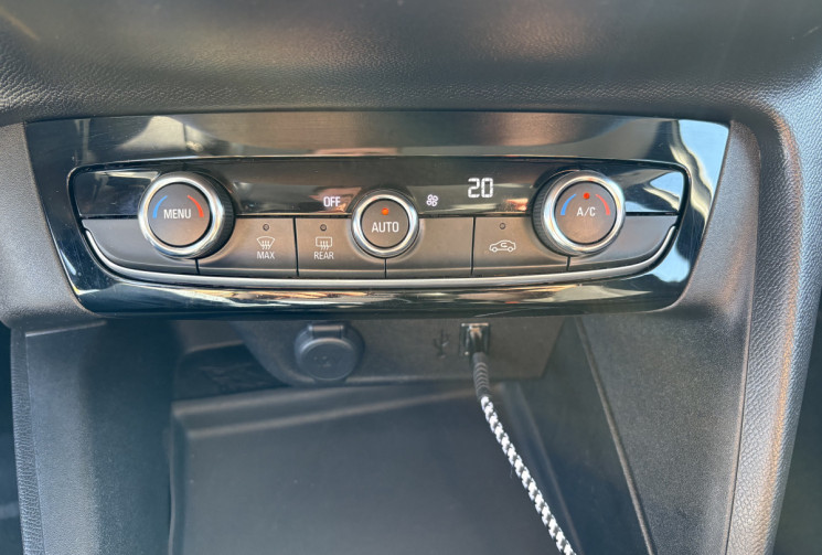 Opel Corsa Elégance 1.2 i 75 cv S&S * Caméra * Carplay * Clim * Distribution faite en 11/2023