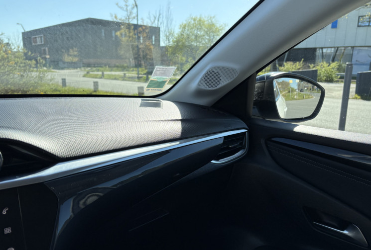 Opel Corsa Elégance 1.2 i 75 cv S&S * Caméra * Carplay * Clim * Distribution faite en 11/2023