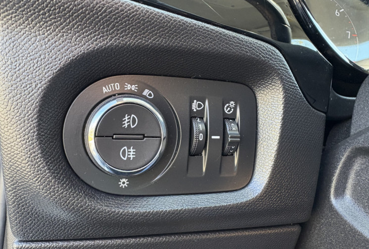 Opel Corsa Elégance 1.2 i 75 cv S&S * Caméra * Carplay * Clim * Distribution faite en 11/2023