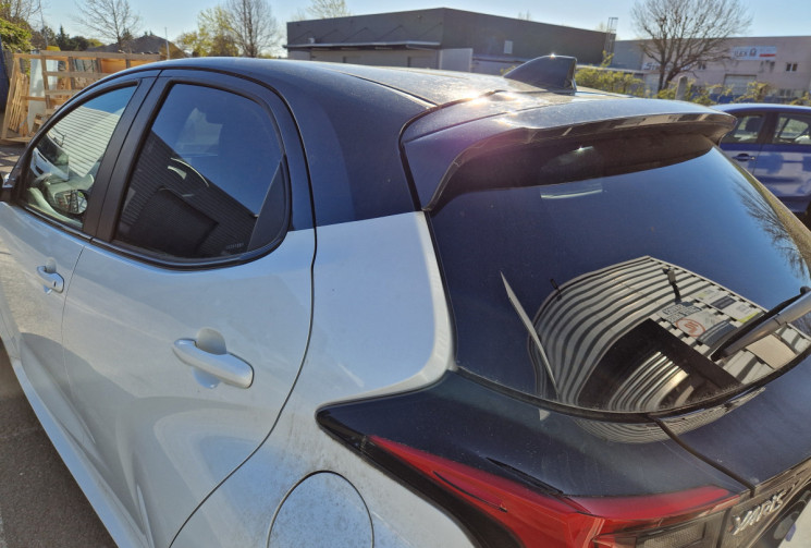 Toyota Yaris 116h COLLECTION 5p
