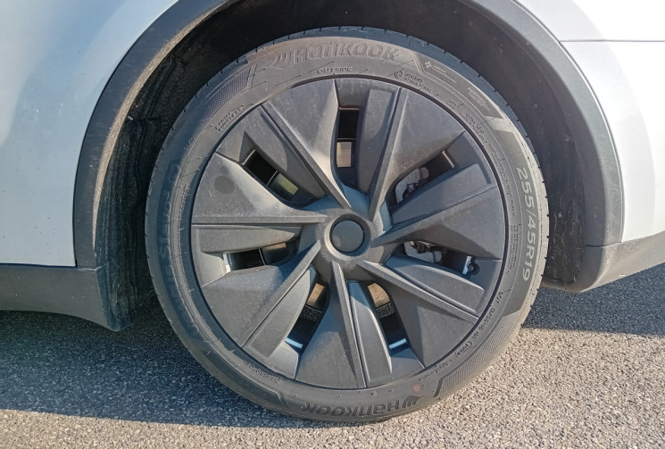 Tesla Model Y Standard RWD 