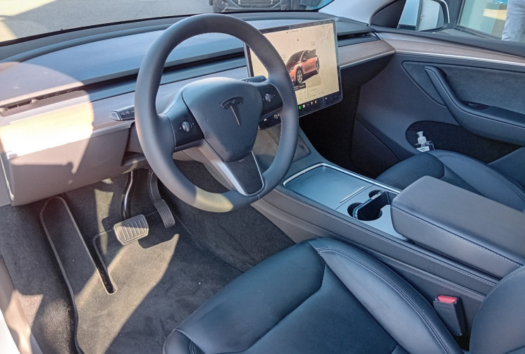 Tesla Model Y Standard RWD 