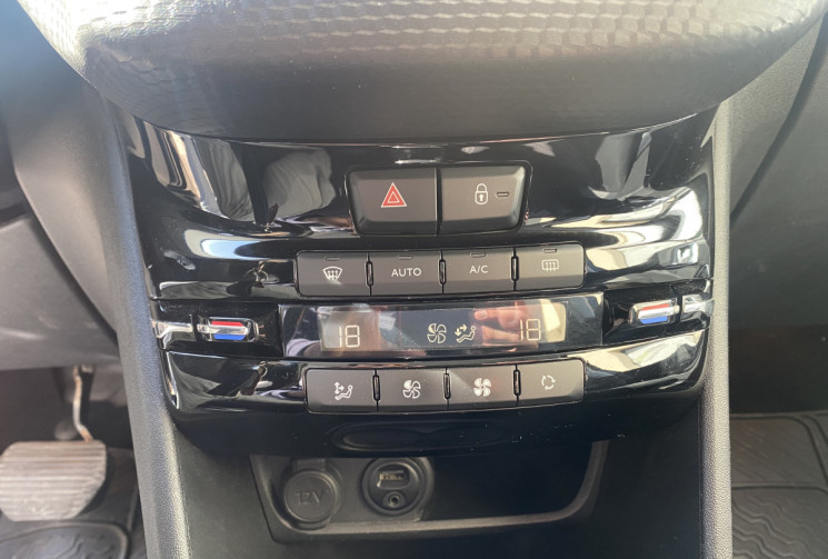 Peugeot 2008 1.2 PureTech  DISTRI OK 110 ch Allure BOITE AUTO EAT6