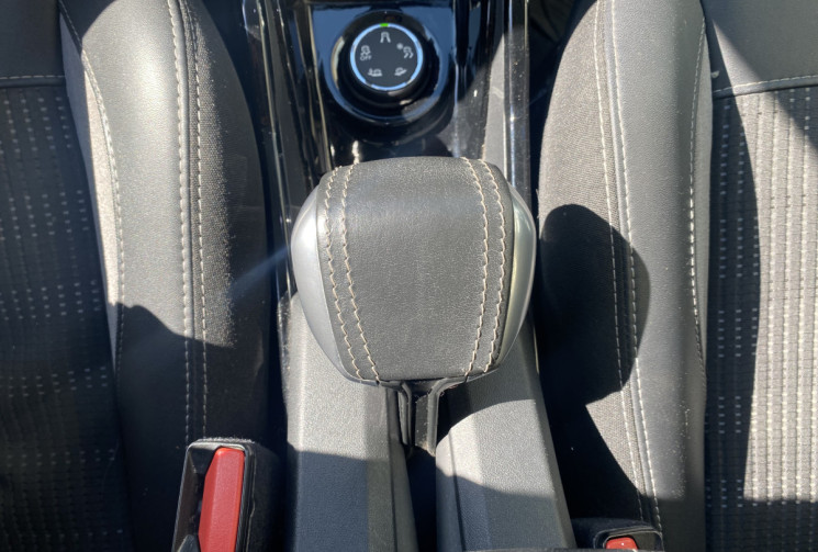 Peugeot 2008 1.2 PureTech  DISTRI OK 110 ch Allure BOITE AUTO EAT6