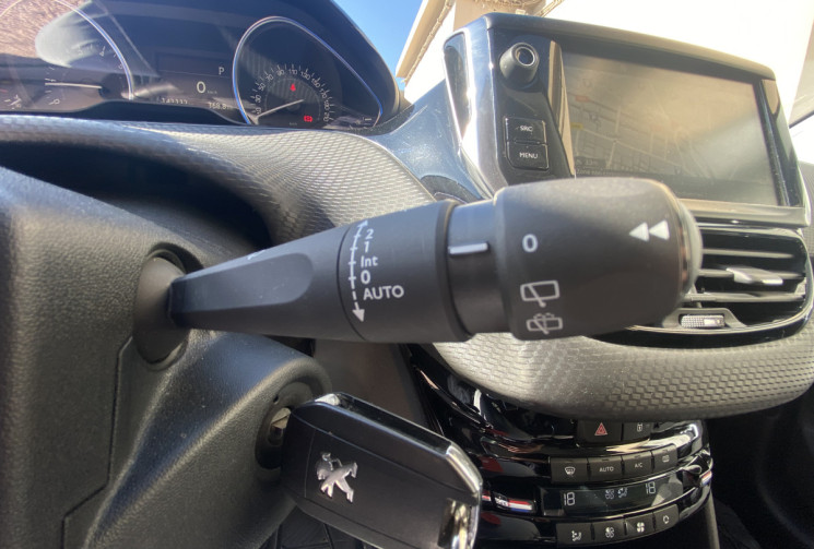 Peugeot 2008 1.2 PureTech  DISTRI OK 110 ch Allure BOITE AUTO EAT6